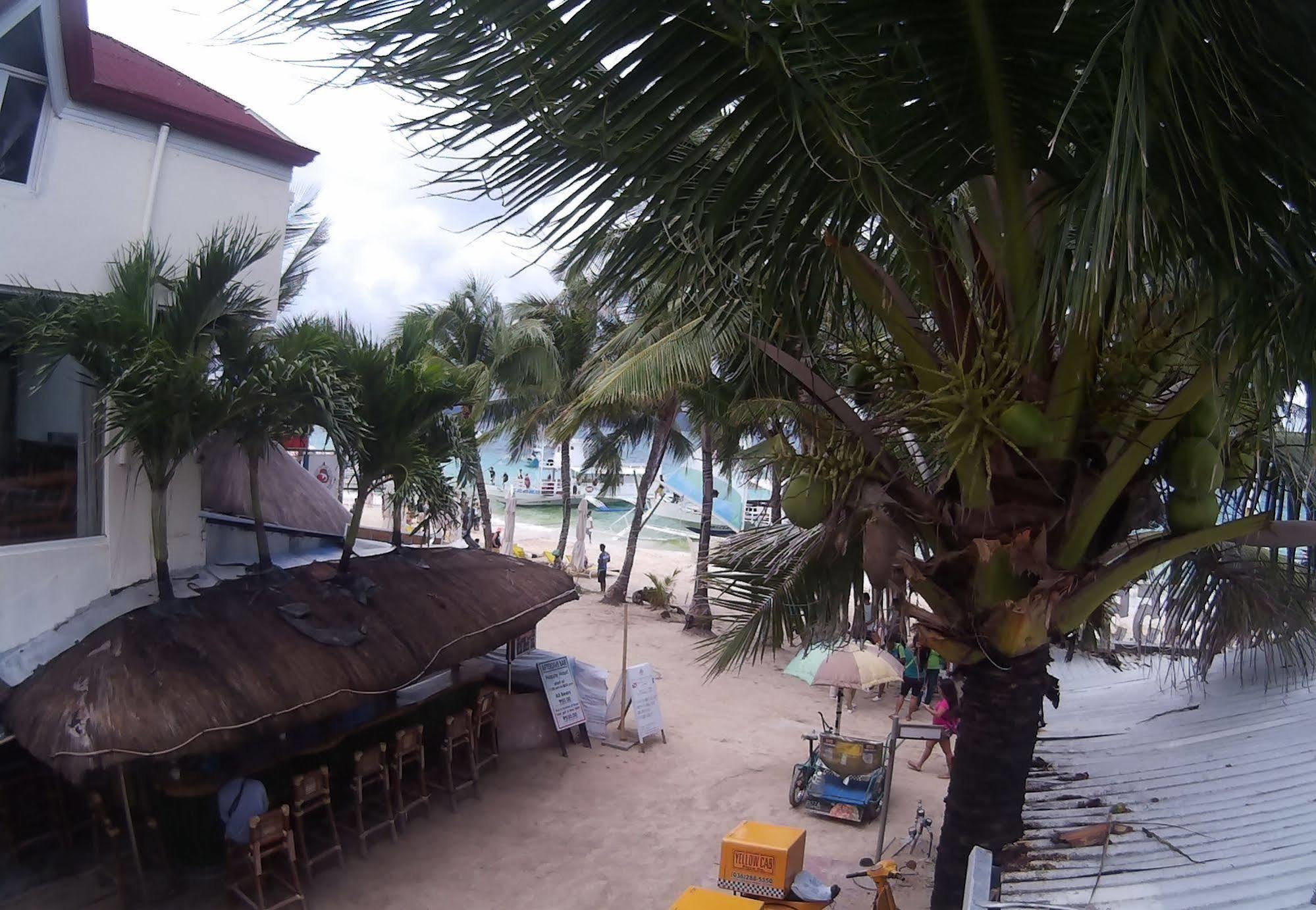Casitas De Boracay 2*